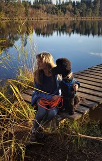 Lisa und ich auf Steg Auweiher